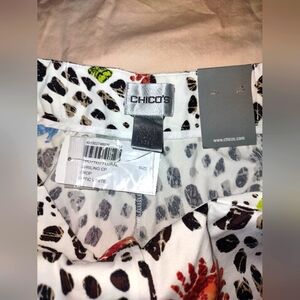 Chico's Relaxed Ladies Crop Capri pants, size 0, Spotted Floral print, NWT